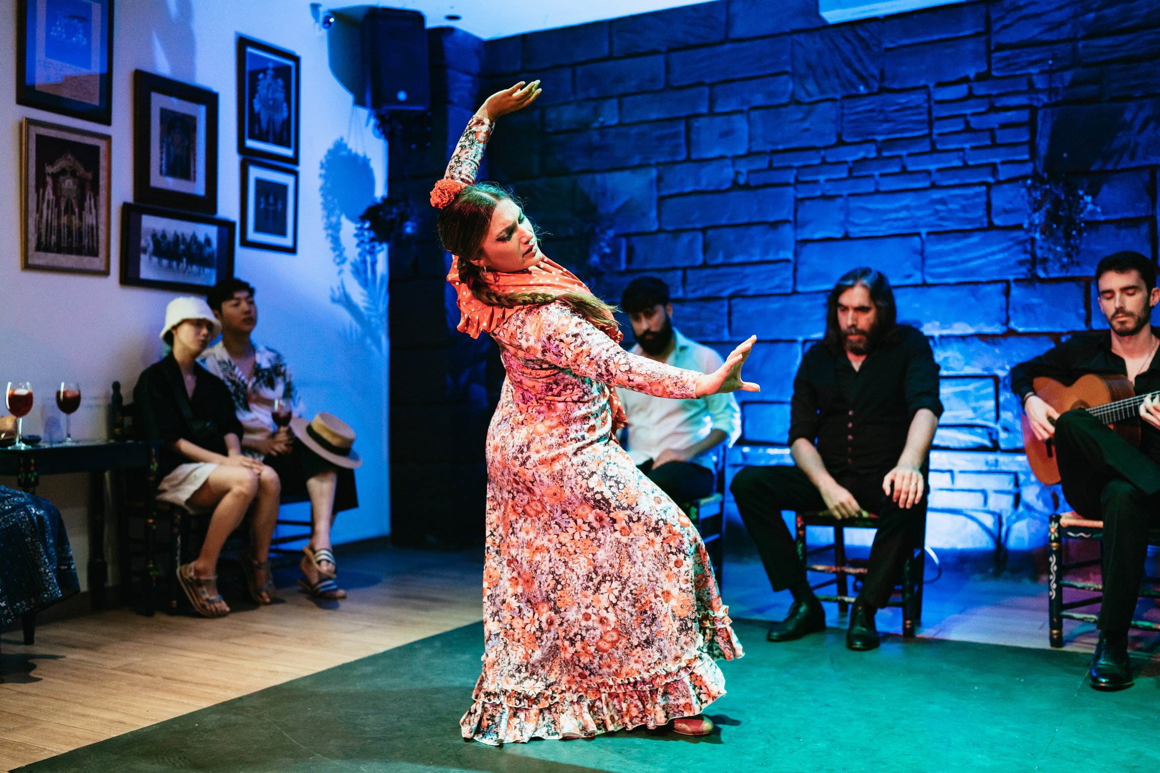 Baraka Sala Flamenca — flamenco show with drink in Triana Seville