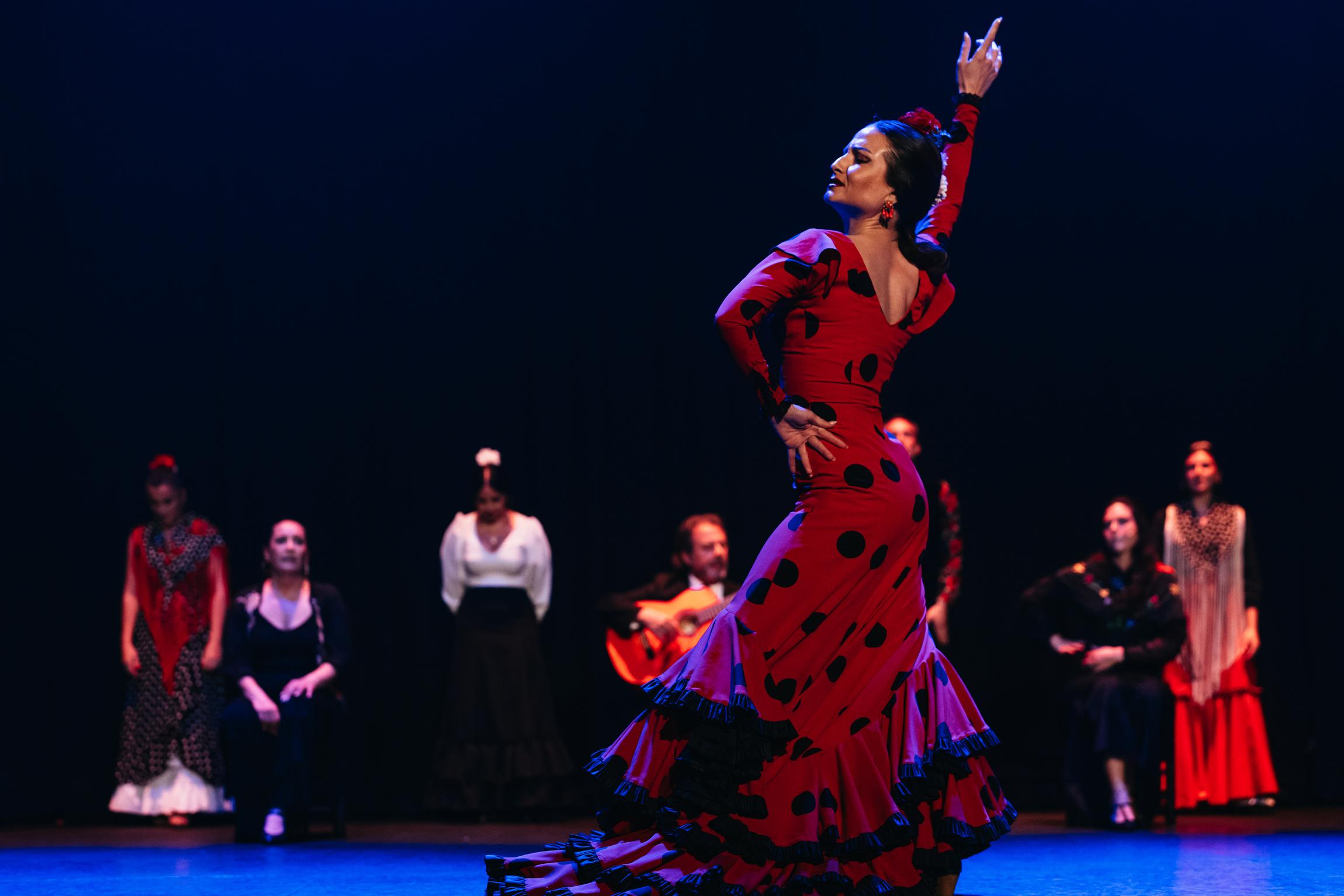 Flamenco dancer in crimson dress — what to wear to a Seville flamenco show